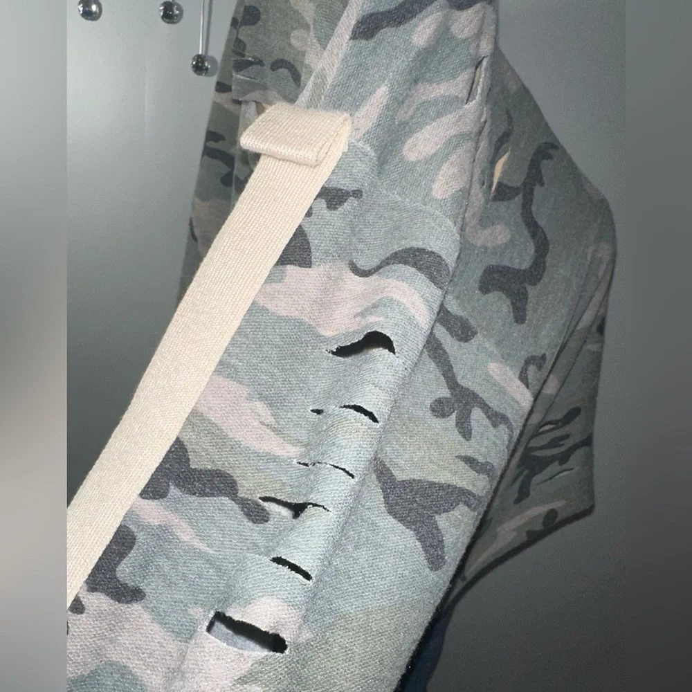 Dance & Marvel Green Camo Ripped Style Crop Top‎ - Picture 8 of 16